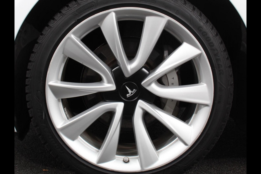 Tesla Model 3 Standard RWD Plus 60 kWh Panorama dak Navigatie Leder Parkeersensoren Camera 19" Sport Wheels