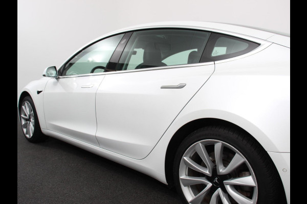 Tesla Model 3 Standard RWD Plus 60 kWh Panorama dak Navigatie Leder Parkeersensoren Camera 19" Sport Wheels