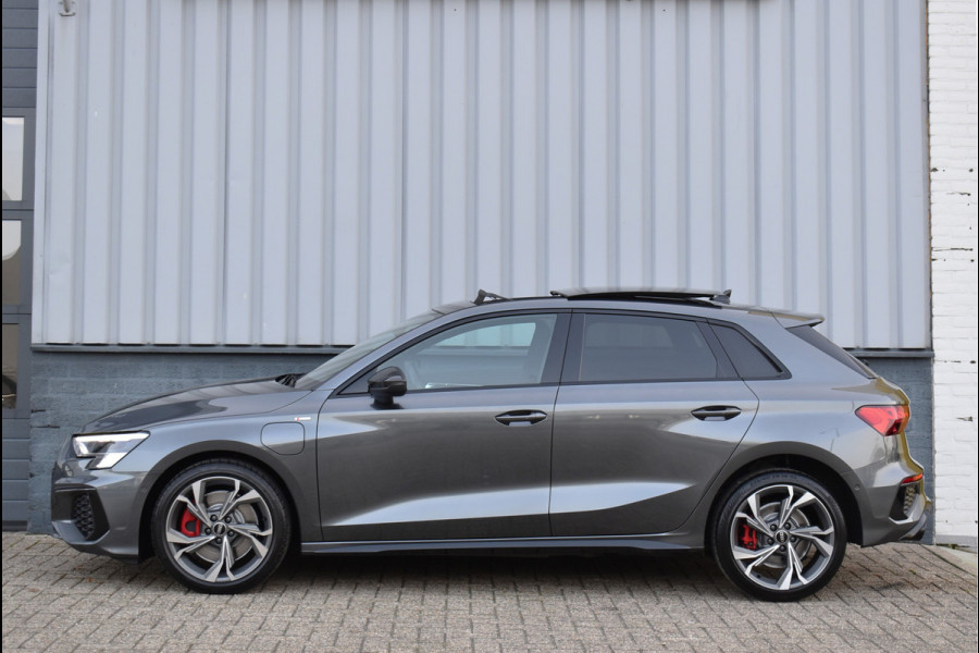 Audi A3 Sportback 45 TFSI e S-Line 245 Pk Alle Opties Pano RS-Stoel Head-Up Memory Keyless RS3 18 Inch