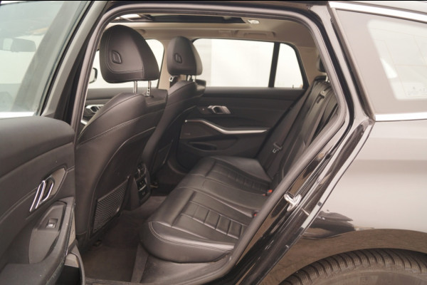 BMW 3 Serie Touring 320i 184pk Business Edition Plus -PANO-LEER-
