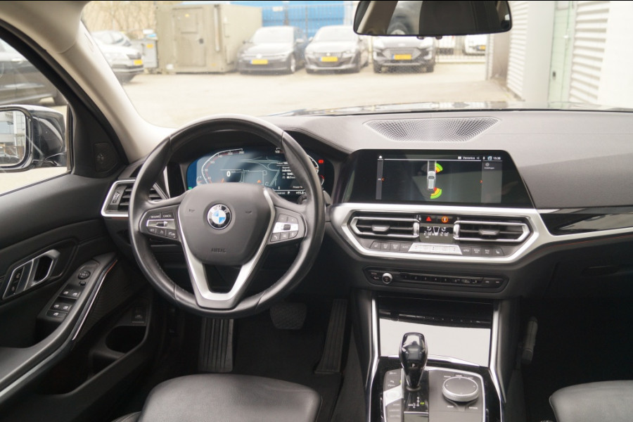 BMW 3 Serie Touring 320i 184pk Business Edition Plus -PANO-LEER-