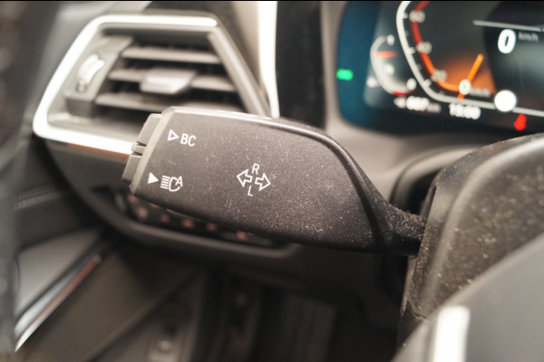 BMW 3 Serie Touring 320i 184pk Business Edition Plus -PANO-LEER-