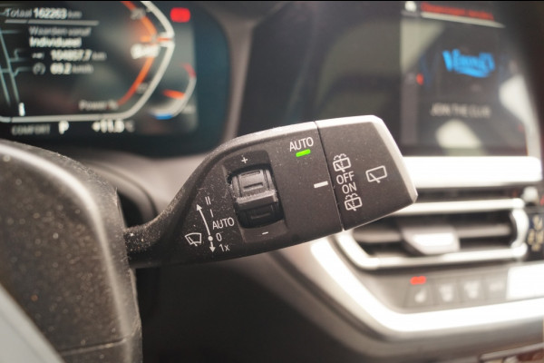 BMW 3 Serie Touring 320i 184pk Business Edition Plus -PANO-LEER-