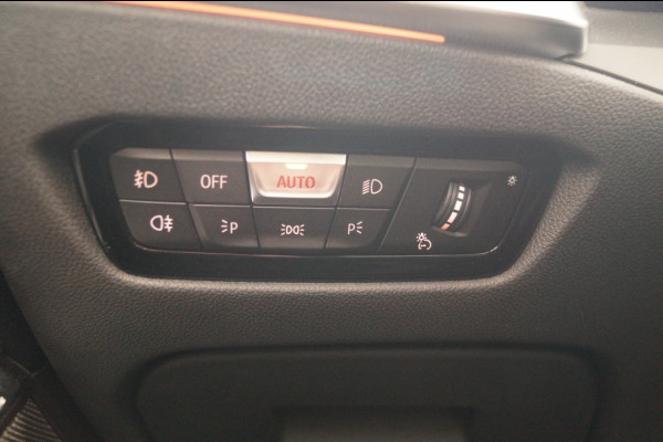 BMW 3 Serie Touring 320i 184pk Business Edition Plus -PANO-LEER-