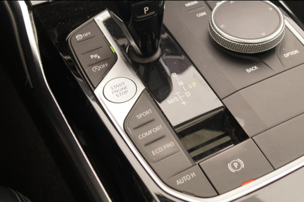 BMW 3 Serie Touring 320i 184pk Business Edition Plus -PANO-LEER-
