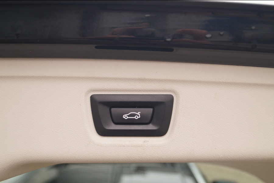 BMW 3 Serie Touring 320i 184pk Business Edition Plus -PANO-LEER-