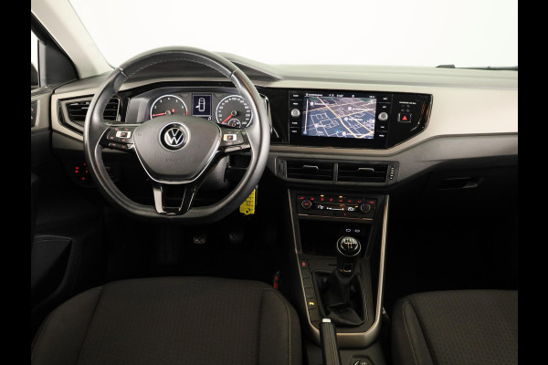 Volkswagen Polo 1.0 TSI Comfortline 95 PK | Navigatie | Parkeersensoren voor en achter | Automatische airco |