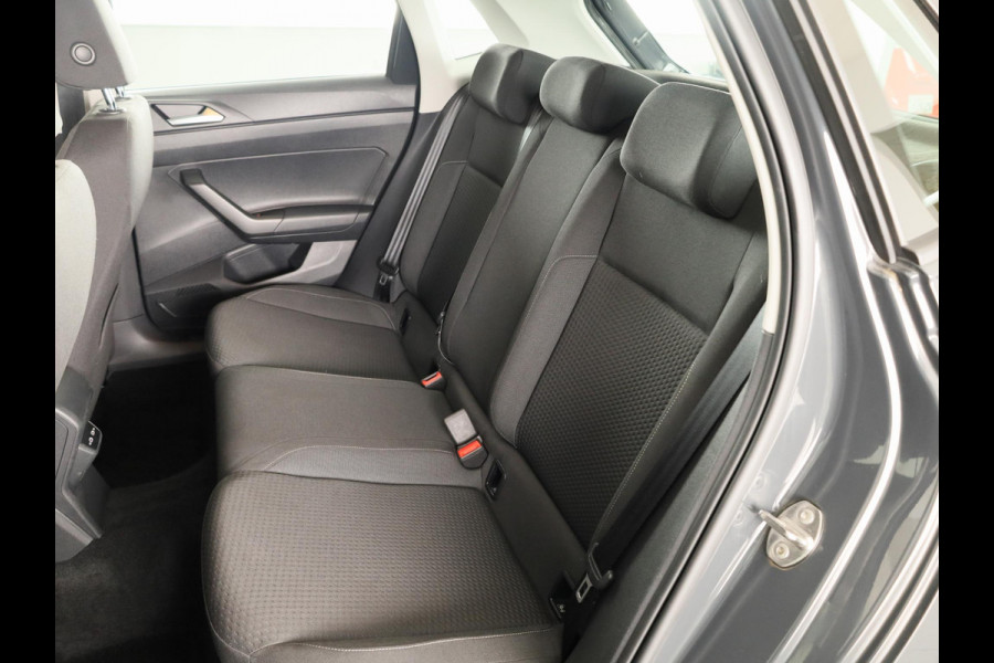 Volkswagen Polo 1.0 TSI Comfortline 95 PK | Navigatie | Parkeersensoren voor en achter | Automatische airco |