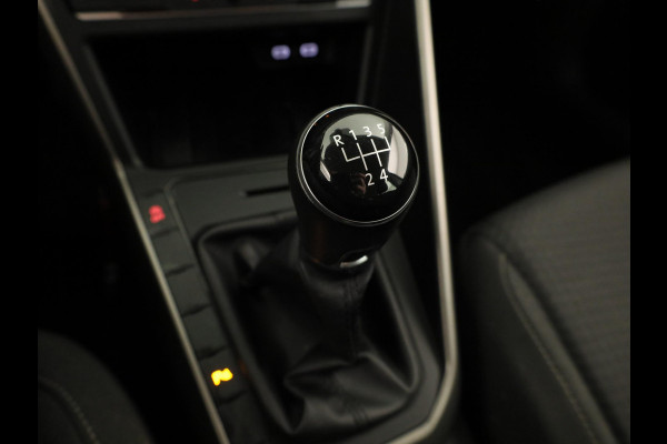 Volkswagen Polo 1.0 TSI Comfortline 95 PK | Navigatie | Parkeersensoren voor en achter | Automatische airco |