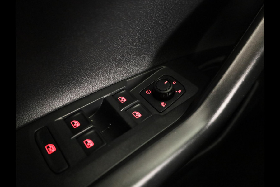 Volkswagen Polo 1.0 TSI Comfortline 95 PK | Navigatie | Parkeersensoren voor en achter | Automatische airco |