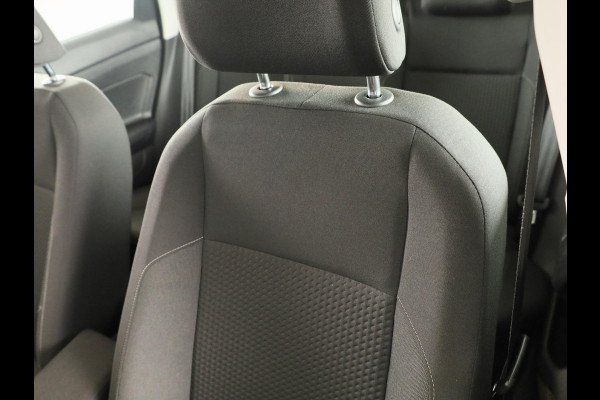 Volkswagen Polo 1.0 TSI Comfortline 95 PK | Navigatie | Parkeersensoren voor en achter | Automatische airco |