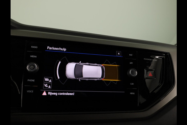 Volkswagen Polo 1.0 TSI Comfortline 95 PK | Navigatie | Parkeersensoren voor en achter | Automatische airco |