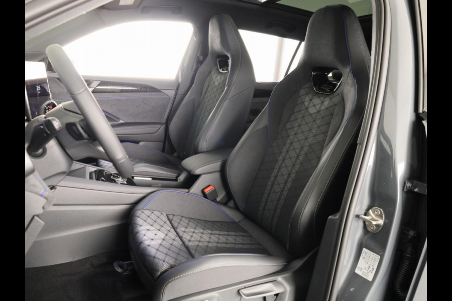 Volkswagen Tayron 1.5 eHybrid R-Line Edition 272 pk Automaat (DSG) | Navigatie | Panoramadak | Parkeersensoren (Park assist) | Achteruitrijcamera | Black Style pakket | R-Line |