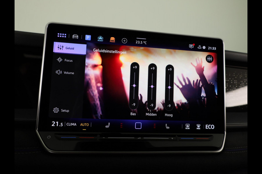 Volkswagen Tayron 1.5 eHybrid R-Line Edition 272 pk Automaat (DSG) | Navigatie | Panoramadak | Parkeersensoren (Park assist) | Achteruitrijcamera | Black Style pakket | R-Line |