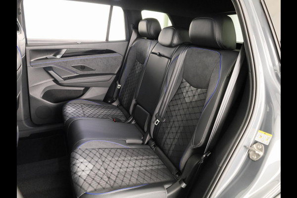 Volkswagen Tayron 1.5 eHybrid R-Line Edition 272 pk Automaat (DSG) | Navigatie | Panoramadak | Parkeersensoren (Park assist) | Achteruitrijcamera | Black Style pakket | R-Line |