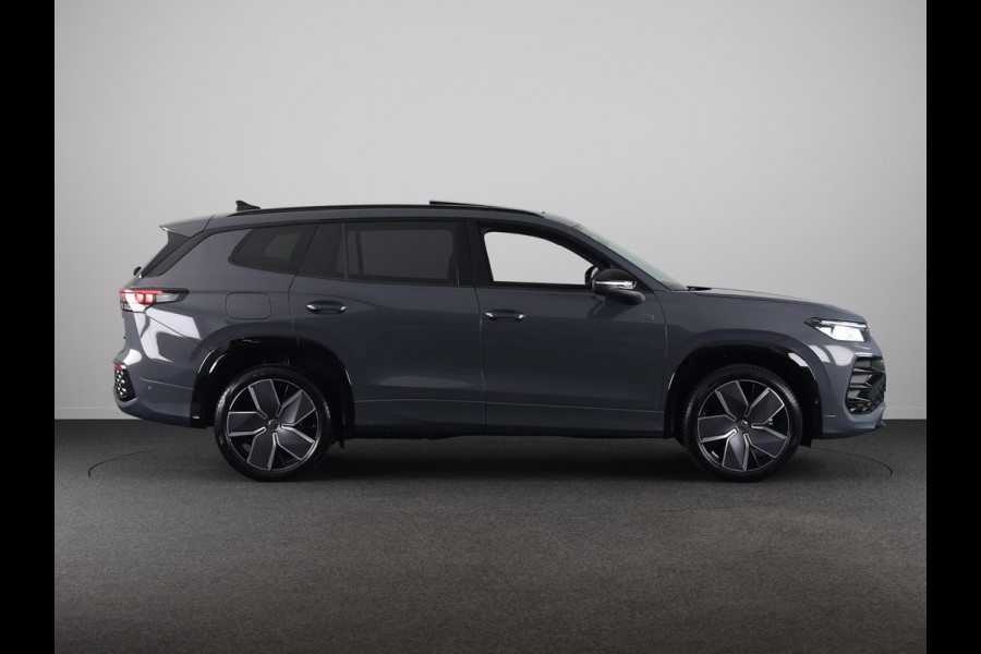 Volkswagen Tayron 1.5 eHybrid R-Line Edition 272 pk Automaat (DSG) | Navigatie | Panoramadak | Parkeersensoren (Park assist) | Achteruitrijcamera | Black Style pakket | R-Line |