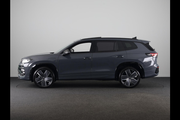 Volkswagen Tayron 1.5 eHybrid R-Line Edition 272 pk Automaat (DSG) | Navigatie | Panoramadak | Parkeersensoren (Park assist) | Achteruitrijcamera | Black Style pakket | R-Line |