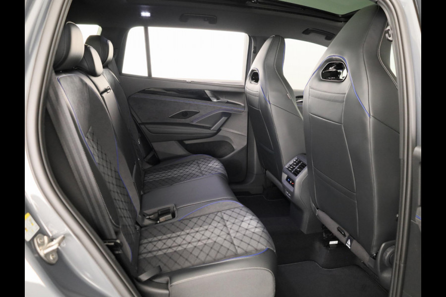 Volkswagen Tayron 1.5 eHybrid R-Line Edition 272 pk Automaat (DSG) | Navigatie | Panoramadak | Parkeersensoren (Park assist) | Achteruitrijcamera | Black Style pakket | R-Line |