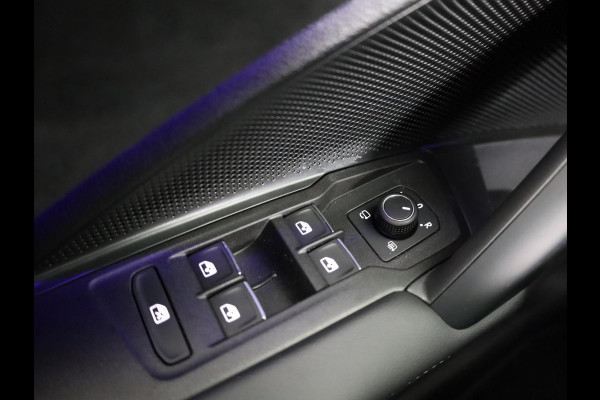 Volkswagen Tayron 1.5 eHybrid R-Line Edition 272 pk Automaat (DSG) | Navigatie | Panoramadak | Parkeersensoren (Park assist) | Achteruitrijcamera | Black Style pakket | R-Line |