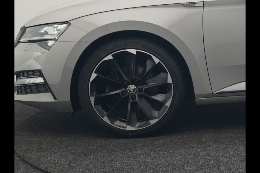 Škoda Superb Combi 1.4 TSI iV Sportline Business Plug In Hybrid 218pk Dealer O.H. PHEV | Trekhaak Af Fabriek | Adaptive Cruise | 360 Camera | Canton Audio | Alcantara Sportstoelen Memory & Verwarmd | Sfeerverlichting | Stuur Verwarmd | Keyless | Crystal LED | DAB |