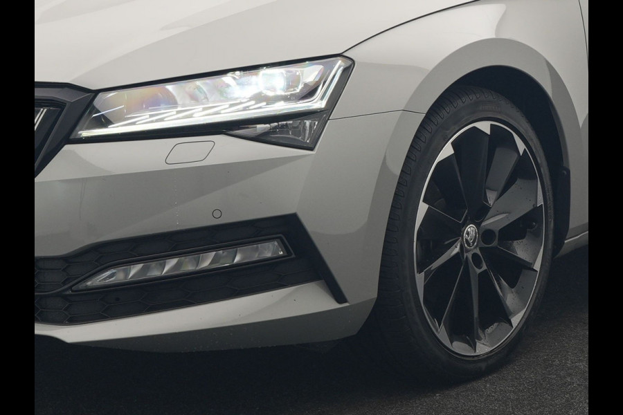 Škoda Superb Combi 1.4 TSI iV Sportline Business Plug In Hybrid 218pk Dealer O.H. PHEV | Trekhaak Af Fabriek | Adaptive Cruise | 360 Camera | Canton Audio | Alcantara Sportstoelen Memory & Verwarmd | Sfeerverlichting | Stuur Verwarmd | Keyless | Crystal LED | DAB |