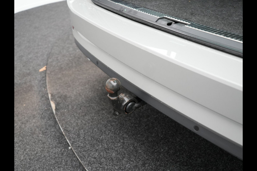 Škoda Superb Combi 1.4 TSI iV Sportline Business Plug In Hybrid 218pk Dealer O.H. PHEV | Trekhaak Af Fabriek | Adaptive Cruise | 360 Camera | Canton Audio | Alcantara Sportstoelen Memory & Verwarmd | Sfeerverlichting | Stuur Verwarmd | Keyless | Crystal LED | DAB |
