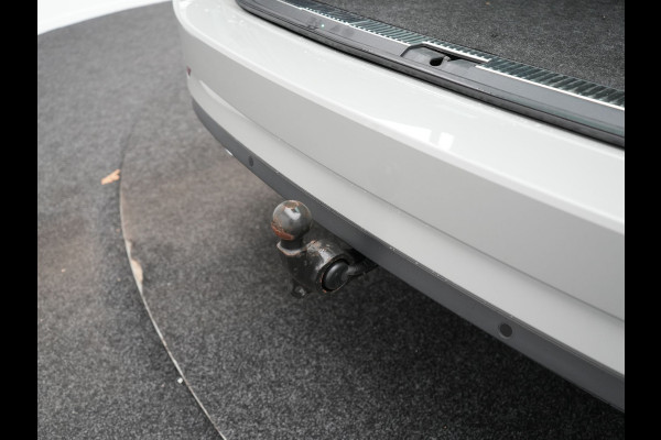 Škoda Superb Combi 1.4 TSI iV Sportline Business Plug In Hybrid 218pk Dealer O.H. PHEV | Trekhaak Af Fabriek | Adaptive Cruise | 360 Camera | Canton Audio | Alcantara Sportstoelen Memory & Verwarmd | Sfeerverlichting | Stuur Verwarmd | Keyless | Crystal LED | DAB |