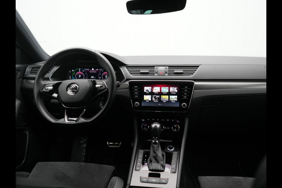 Škoda Superb Combi 1.4 TSI iV Sportline Business Plug In Hybrid 218pk Dealer O.H. PHEV | Trekhaak Af Fabriek | Adaptive Cruise | 360 Camera | Canton Audio | Alcantara Sportstoelen Memory & Verwarmd | Sfeerverlichting | Stuur Verwarmd | Keyless | Crystal LED | DAB |