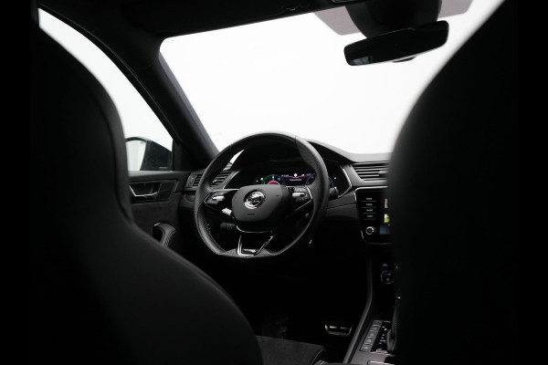 Škoda Superb Combi 1.4 TSI iV Sportline Business Plug In Hybrid 218pk Dealer O.H. PHEV | Trekhaak Af Fabriek | Adaptive Cruise | 360 Camera | Canton Audio | Alcantara Sportstoelen Memory & Verwarmd | Sfeerverlichting | Stuur Verwarmd | Keyless | Crystal LED | DAB |
