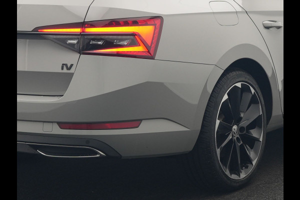 Škoda Superb Combi 1.4 TSI iV Sportline Business Plug In Hybrid 218pk Dealer O.H. PHEV | Trekhaak Af Fabriek | Adaptive Cruise | 360 Camera | Canton Audio | Alcantara Sportstoelen Memory & Verwarmd | Sfeerverlichting | Stuur Verwarmd | Keyless | Crystal LED | DAB |