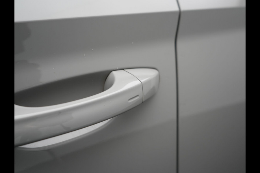 Škoda Superb Combi 1.4 TSI iV Sportline Business Plug In Hybrid 218pk Dealer O.H. PHEV | Trekhaak Af Fabriek | Adaptive Cruise | 360 Camera | Canton Audio | Alcantara Sportstoelen Memory & Verwarmd | Sfeerverlichting | Stuur Verwarmd | Keyless | Crystal LED | DAB |