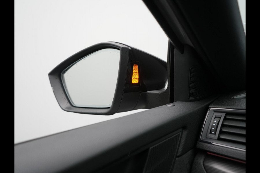 Škoda Superb Combi 1.4 TSI iV Sportline Business Plug In Hybrid 218pk Dealer O.H. PHEV | Trekhaak Af Fabriek | Adaptive Cruise | 360 Camera | Canton Audio | Alcantara Sportstoelen Memory & Verwarmd | Sfeerverlichting | Stuur Verwarmd | Keyless | Crystal LED | DAB |