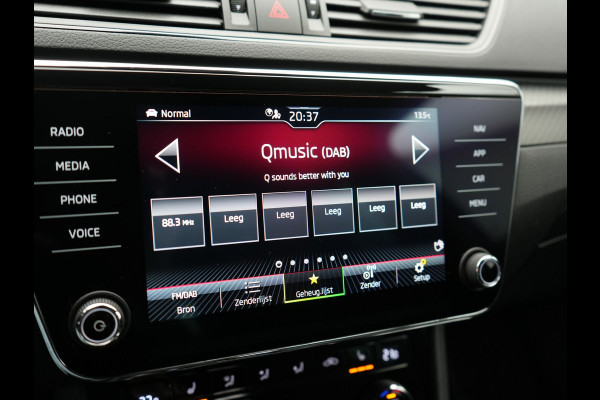 Škoda Superb Combi 1.4 TSI iV Sportline Business Plug In Hybrid 218pk Dealer O.H. PHEV | Trekhaak Af Fabriek | Adaptive Cruise | 360 Camera | Canton Audio | Alcantara Sportstoelen Memory & Verwarmd | Sfeerverlichting | Stuur Verwarmd | Keyless | Crystal LED | DAB |