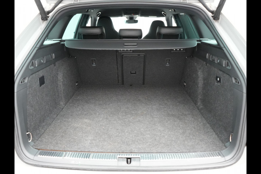 Škoda Superb Combi 1.4 TSI iV Sportline Business Plug In Hybrid 218pk Dealer O.H. PHEV | Trekhaak Af Fabriek | Adaptive Cruise | 360 Camera | Canton Audio | Alcantara Sportstoelen Memory & Verwarmd | Sfeerverlichting | Stuur Verwarmd | Keyless | Crystal LED | DAB |