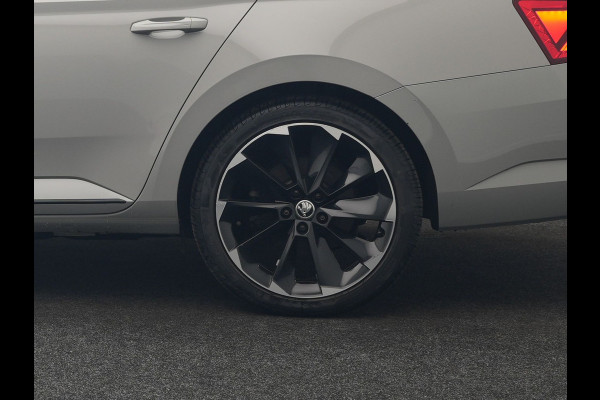 Škoda Superb Combi 1.4 TSI iV Sportline Business Plug In Hybrid 218pk Dealer O.H. PHEV | Trekhaak Af Fabriek | Adaptive Cruise | 360 Camera | Canton Audio | Alcantara Sportstoelen Memory & Verwarmd | Sfeerverlichting | Stuur Verwarmd | Keyless | Crystal LED | DAB |
