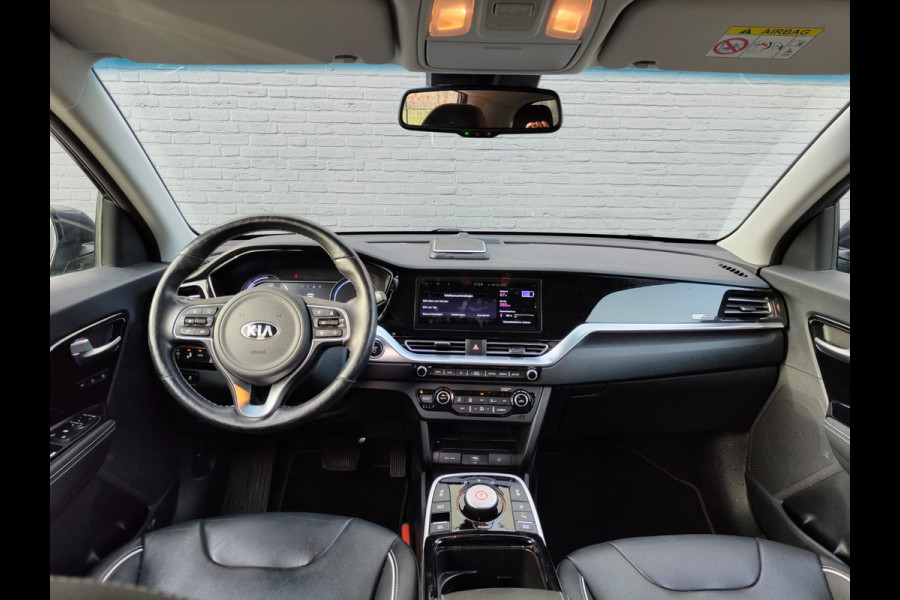 Kia e-Niro ExecutiveLine 64kWh SOH 100% Trekhaak Leder Warmtepomp Adap.Cruise Elek.Stoel+Memory JBL®-Audio Pdc Navi Ecc Camera Apple Carpla Stoelverwarming+Koeling Stuurverwarming Lmv Privacy Glas DAB Vess Lane Assist Blind Spot 1e Eigenaar Origineel Nederlandse Auto