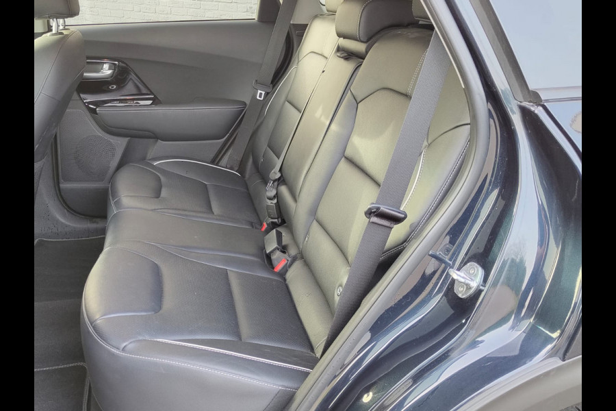 Kia e-Niro ExecutiveLine 64kWh SOH 100% Trekhaak Leder Warmtepomp Adap.Cruise Elek.Stoel+Memory JBL®-Audio Pdc Navi Ecc Camera Apple Carpla Stoelverwarming+Koeling Stuurverwarming Lmv Privacy Glas DAB Vess Lane Assist Blind Spot 1e Eigenaar Origineel Nederlandse Auto