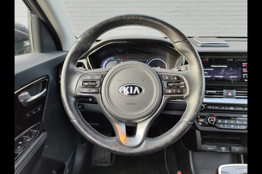 Kia e-Niro ExecutiveLine 64kWh SOH 100% Trekhaak Leder Warmtepomp Adap.Cruise Elek.Stoel+Memory JBL®-Audio Pdc Navi Ecc Camera Apple Carpla Stoelverwarming+Koeling Stuurverwarming Lmv Privacy Glas DAB Vess Lane Assist Blind Spot 1e Eigenaar Origineel Nederlandse Auto