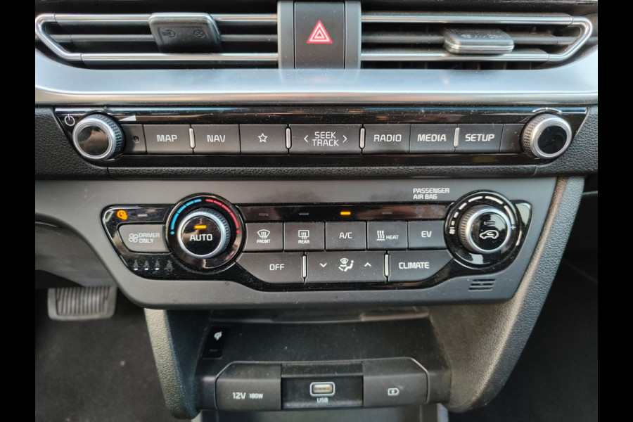 Kia e-Niro ExecutiveLine 64kWh SOH 100% Trekhaak Leder Warmtepomp Adap.Cruise Elek.Stoel+Memory JBL®-Audio Pdc Navi Ecc Camera Apple Carpla Stoelverwarming+Koeling Stuurverwarming Lmv Privacy Glas DAB Vess Lane Assist Blind Spot 1e Eigenaar Origineel Nederlandse Auto