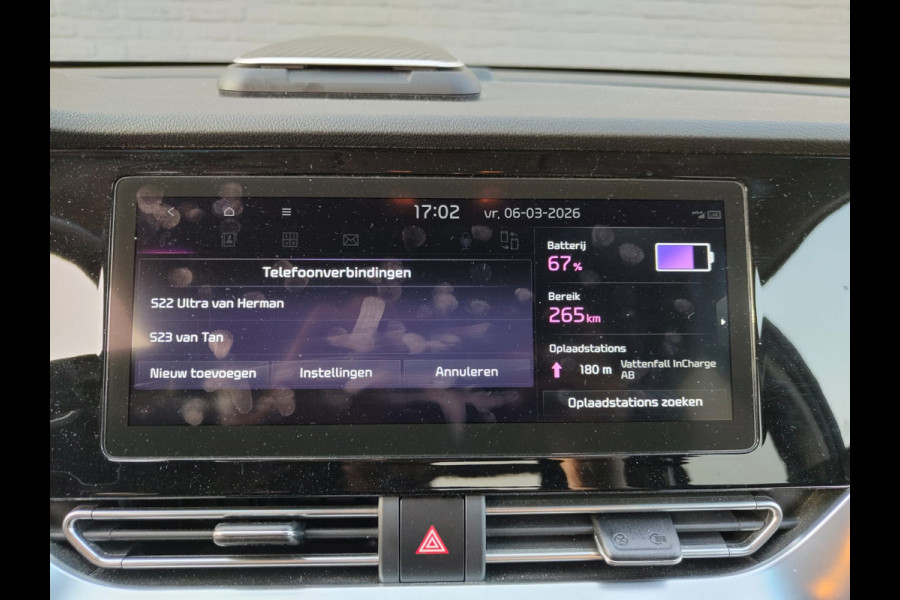 Kia e-Niro ExecutiveLine 64kWh SOH 100% Trekhaak Leder Warmtepomp Adap.Cruise Elek.Stoel+Memory JBL®-Audio Pdc Navi Ecc Camera Apple Carpla Stoelverwarming+Koeling Stuurverwarming Lmv Privacy Glas DAB Vess Lane Assist Blind Spot 1e Eigenaar Origineel Nederlandse Auto