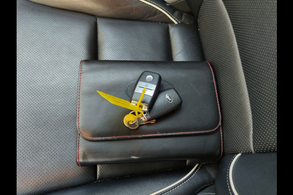 Kia e-Niro ExecutiveLine 64kWh SOH 100% Trekhaak Leder Warmtepomp Adap.Cruise Elek.Stoel+Memory JBL®-Audio Pdc Navi Ecc Camera Apple Carpla Stoelverwarming+Koeling Stuurverwarming Lmv Privacy Glas DAB Vess Lane Assist Blind Spot 1e Eigenaar Origineel Nederlandse Auto