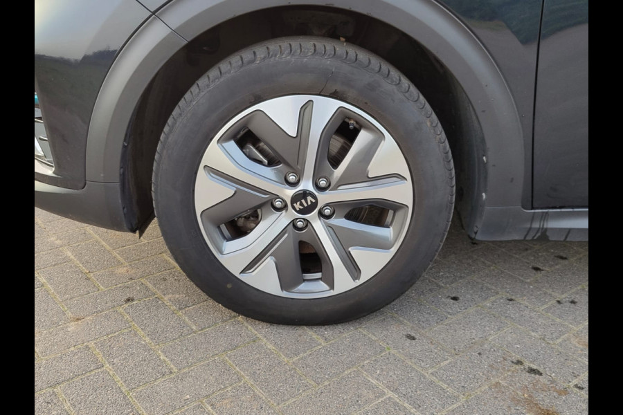 Kia e-Niro ExecutiveLine 64kWh SOH 100% Trekhaak Leder Warmtepomp Adap.Cruise Elek.Stoel+Memory JBL®-Audio Pdc Navi Ecc Camera Apple Carpla Stoelverwarming+Koeling Stuurverwarming Lmv Privacy Glas DAB Vess Lane Assist Blind Spot 1e Eigenaar Origineel Nederlandse Auto