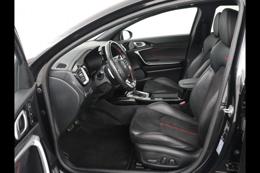 Kia ProCeed 1.6 T-GDI GT | 204pk | Panoramadak | Leder/Alcantara | Stoel & stuurverwarming | Trekhaak | Adaptive cruise | JBL Sound | Carplay | Camera | Navigatie | Full LED | Keyless | Achterbankverwarming