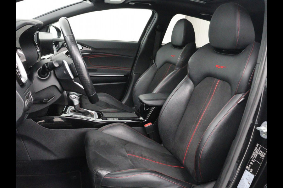 Kia ProCeed 1.6 T-GDI GT | 204pk | Panoramadak | Leder/Alcantara | Stoel & stuurverwarming | Trekhaak | Adaptive cruise | JBL Sound | Carplay | Camera | Navigatie | Full LED | Keyless | Achterbankverwarming