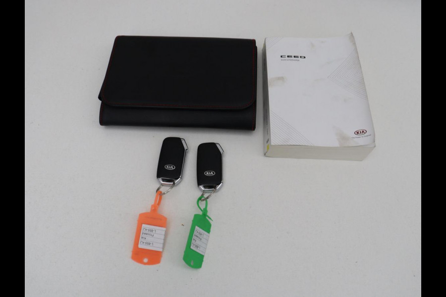 Kia ProCeed 1.6 T-GDI GT | 204pk | Panoramadak | Leder/Alcantara | Stoel & stuurverwarming | Trekhaak | Adaptive cruise | JBL Sound | Carplay | Camera | Navigatie | Full LED | Keyless | Achterbankverwarming