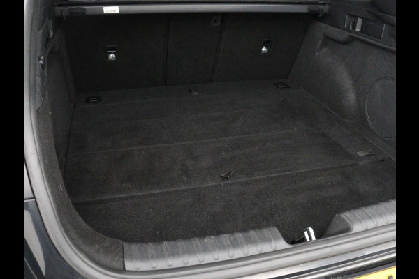 Kia ProCeed 1.6 T-GDI GT | 204pk | Panoramadak | Leder/Alcantara | Stoel & stuurverwarming | Trekhaak | Adaptive cruise | JBL Sound | Carplay | Camera | Navigatie | Full LED | Keyless | Achterbankverwarming