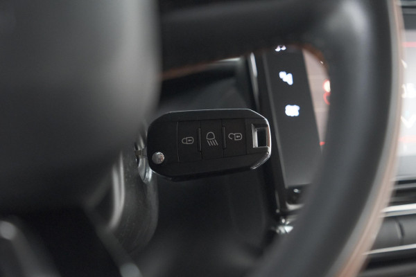 Citroën C3 PureTech 110 S&S Shine | Trekhaak | Parkeersensoren | Navigatie | Apple Carplay