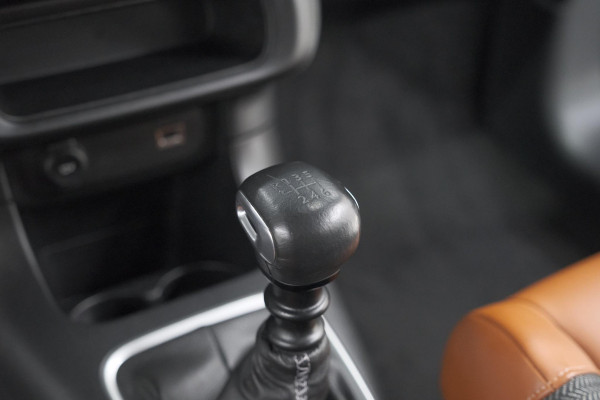 Citroën C3 PureTech 110 S&S Shine | Trekhaak | Parkeersensoren | Navigatie | Apple Carplay