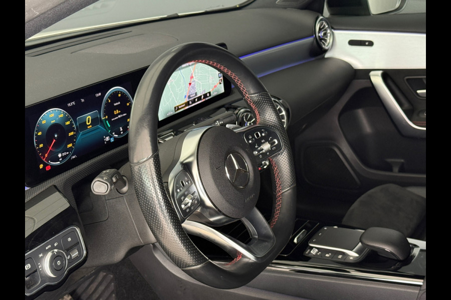 Mercedes-Benz A-Klasse 180 AMG Night Navi|Sfeer|Stoelverwarming|Dealer Onderhouden