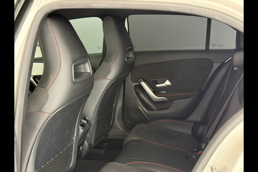 Mercedes-Benz A-Klasse 180 AMG Night Navi|Sfeer|Stoelverwarming|Dealer Onderhouden